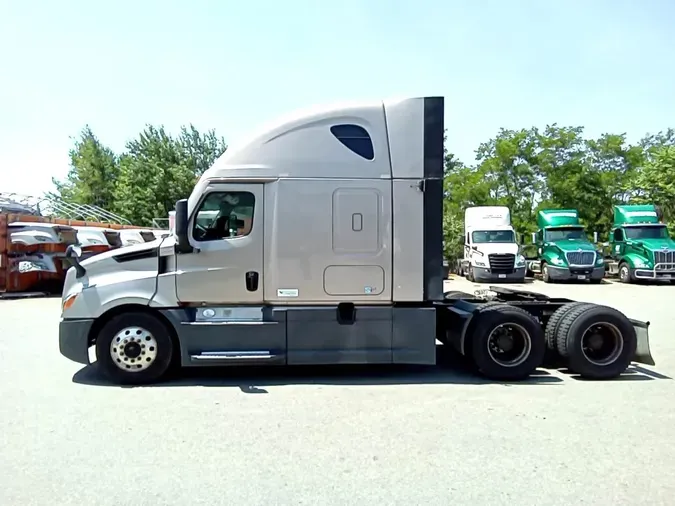 2022 Freightliner Cascadia 126