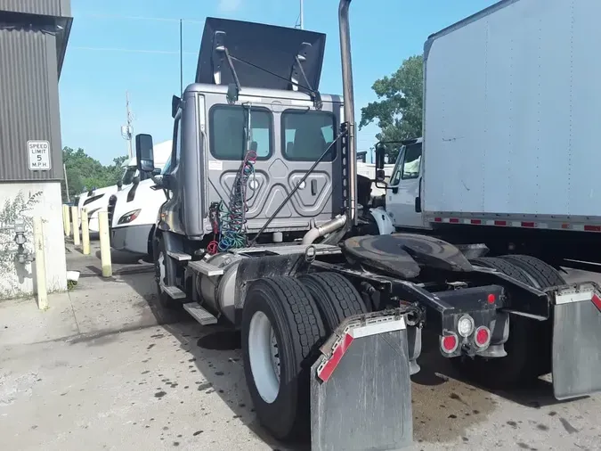 2019 FREIGHTLINER CASCADIA 113