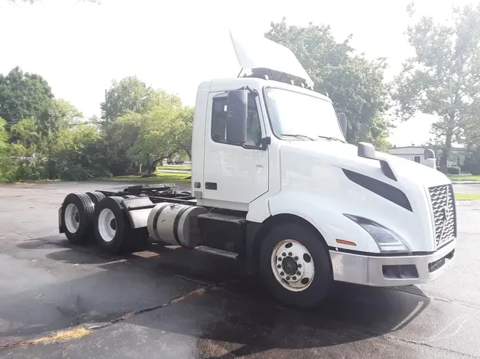 2019 VOLVO VNL64T-3009c0f09bbf5eb8f0f37f4e8b9fd9f3de7