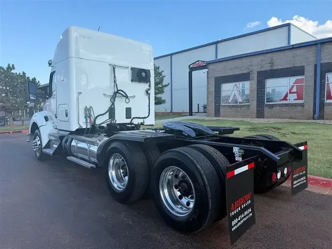 2022 KENWORTH T880