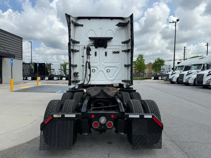 2020 Freightliner Cascadia 126