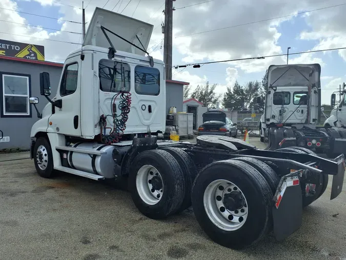 2018 FREIGHTLINER/MERCEDES CASCADIA 125