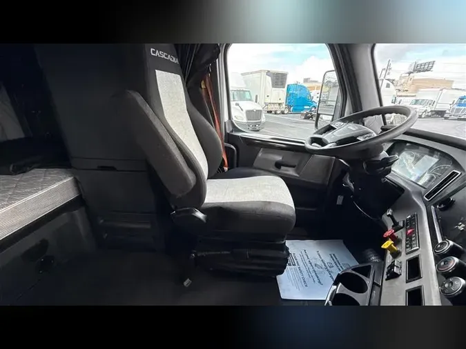 2019 FREIGHTLINER CA126