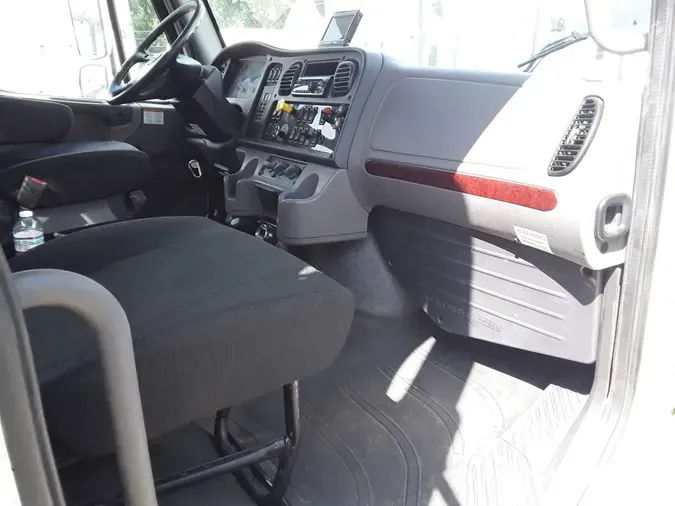 2018 FREIGHTLINER M2-112