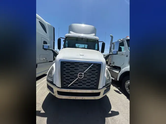 2019 VOLVO VNL64T-300