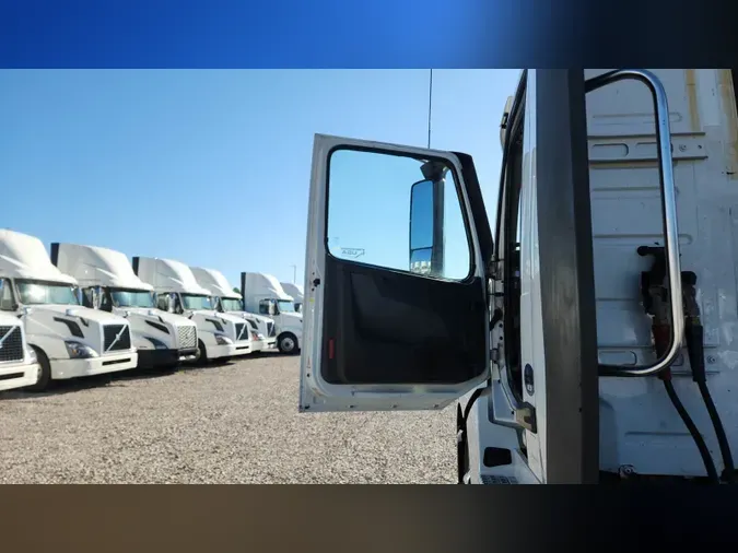 2019 Volvo VNL300