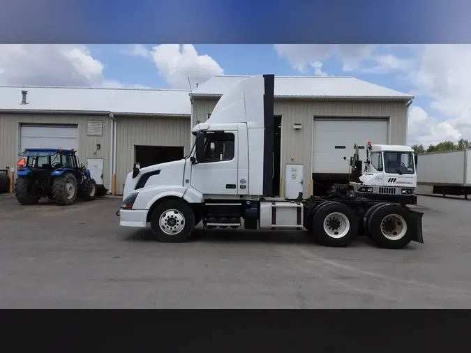 2015 Volvo VNL300