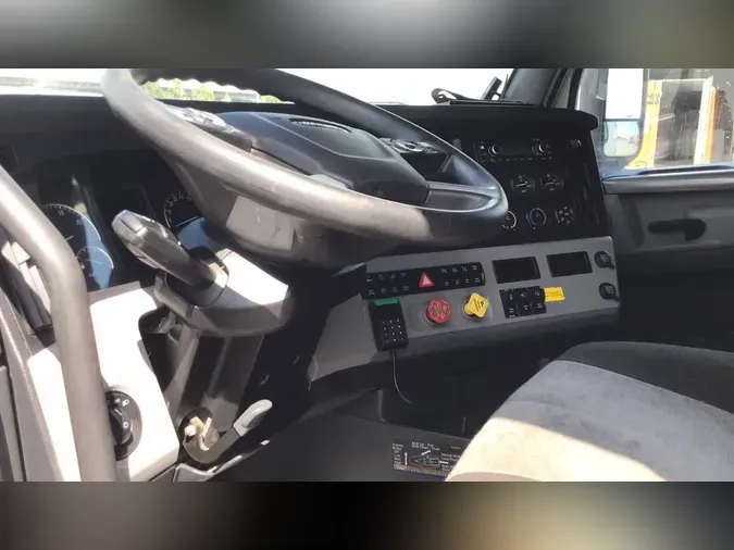 2021 Freightliner Cascadia 126