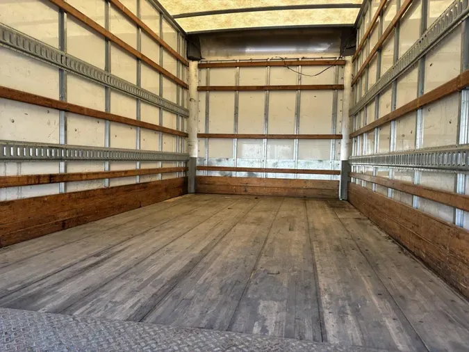 2019 Isuzu NPR-HD9c24ad04539ae6a4097bf51b83a8c6bd