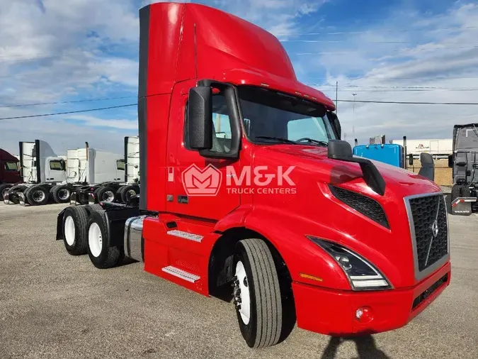 2020 VOLVO VNR64T300