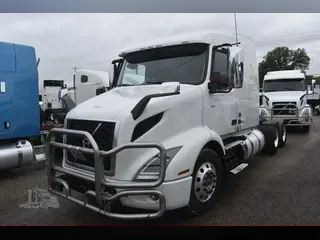 2020 VOLVO VNR62T640
