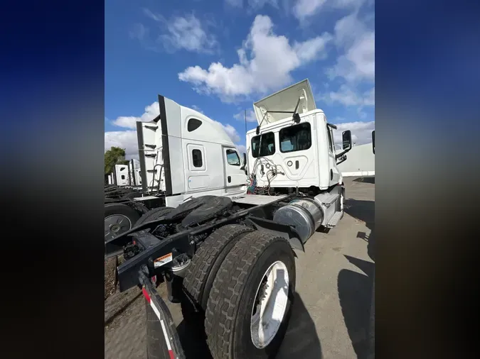 2020 FREIGHTLINER NEW CASCADIA 116