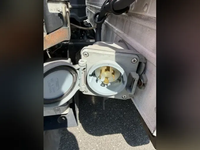 2020 ISUZU NQR