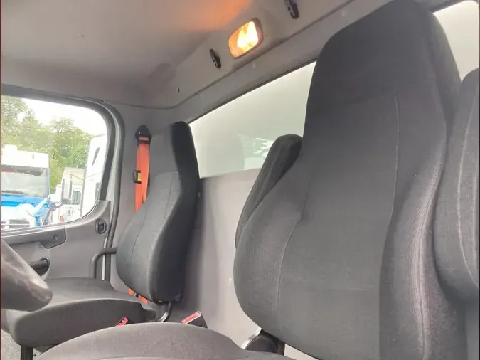 2018 FREIGHTLINER M2 106