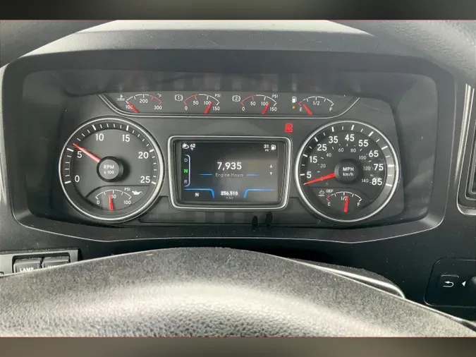 2022 INT LT625 6x4