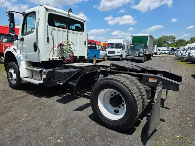 2013 FREIGHTLINER M2 106