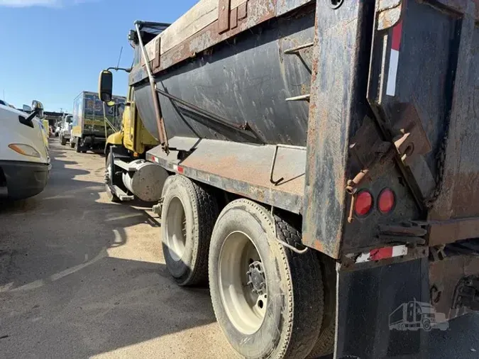 2001 MACK VISION CX613
