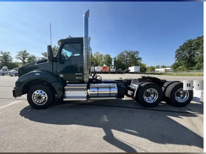 2025 Kenworth T880