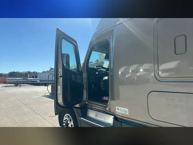 2022 Freightliner Cascadia 126