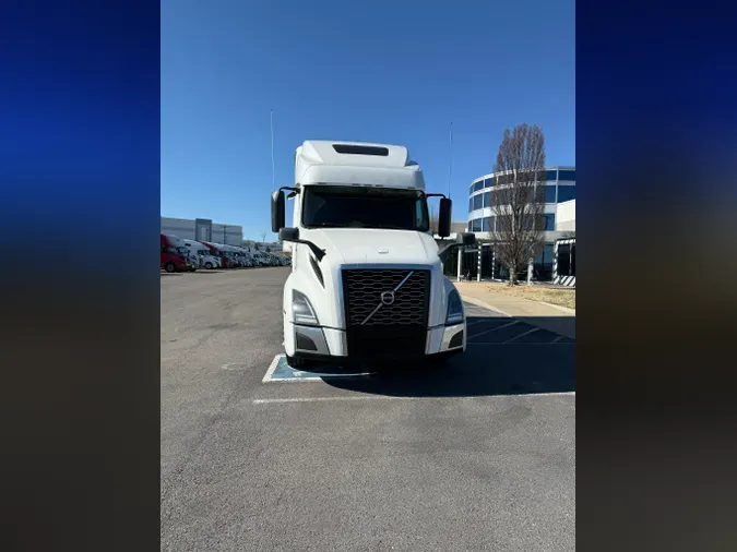 2023 VOLVO VNL64T860