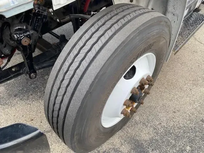 2019 Freightliner Business Class M2 106