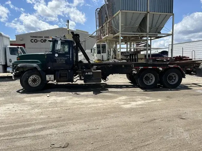 1996 MACK RD688S
