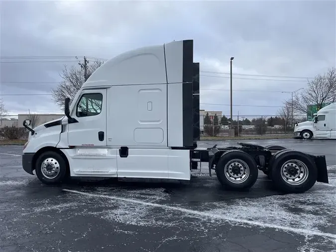 2022 FREIGHTLINER CA126