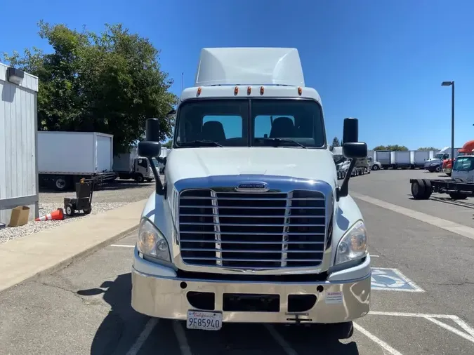 2019 FREIGHTLINER/MERCEDES CASCADIA 125