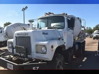 1975 MACK DM685S