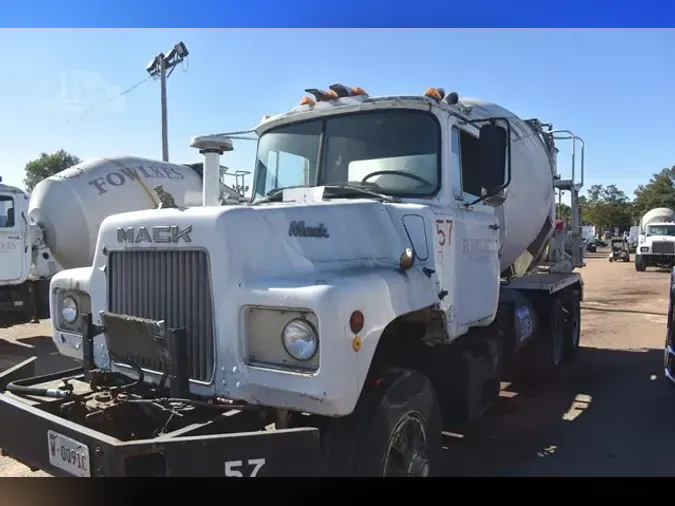 1975 MACK DM685S9c5a211c1544afc2e5a12323f7763d40