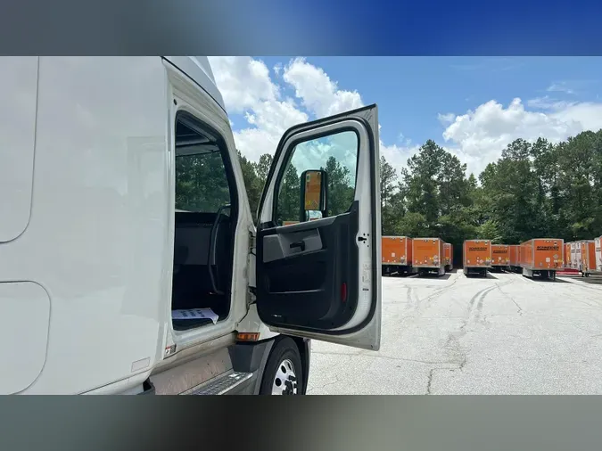 2021 Freightliner Cascadia