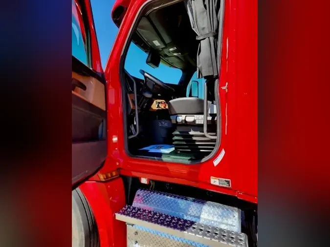 2024 Freightliner Cascadia