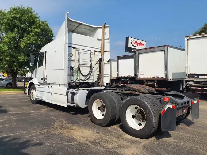 2020 VOLVO VNR64T-640