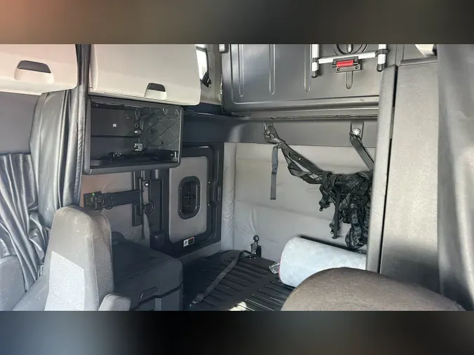 2021 Freightliner Cascadia 126