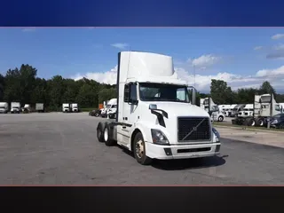 2017 Volvo VNL300