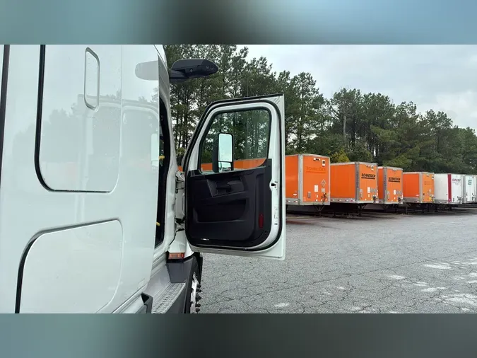 2023 Freightliner Cascadia 126