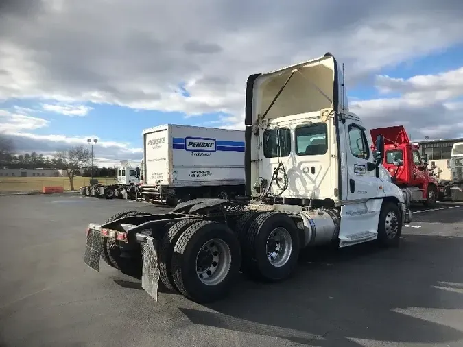 2018 Freightliner X12564ST