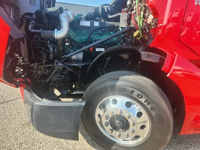 2024 VOLVO VNL64T760