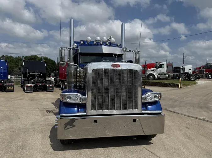 2022 Peterbilt 389