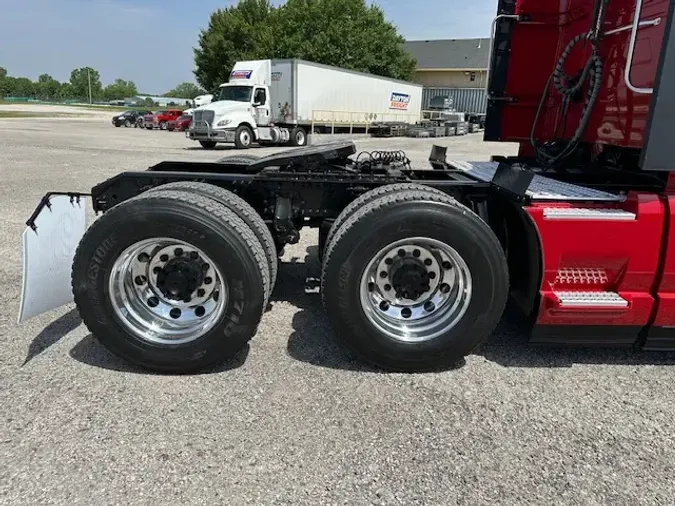 2021 VOLVO VNL64T760