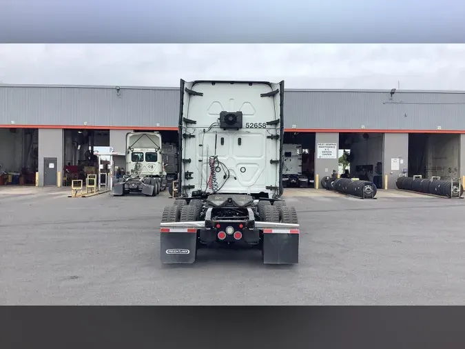 2022 Freightliner Cascadia 126