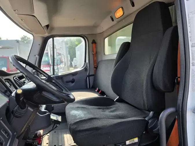 2016 FREIGHTLINER M2 106