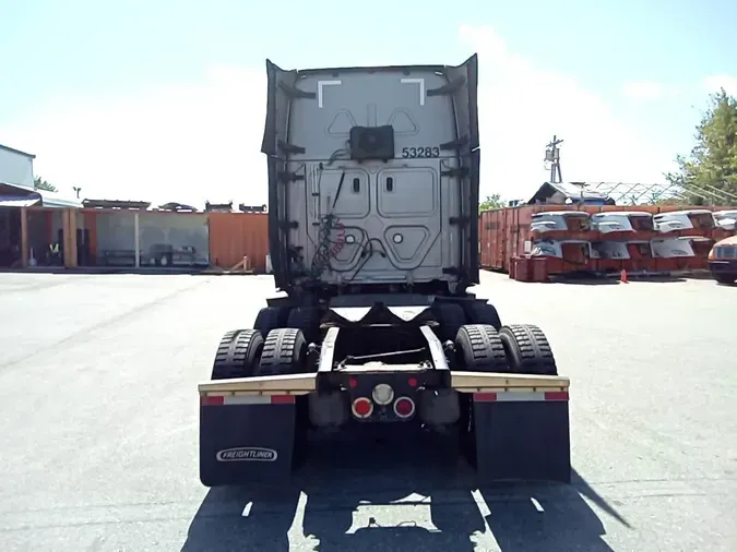 2022 Freightliner Cascadia 126