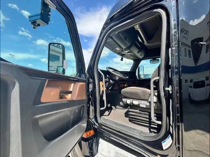 2022 FREIGHTLINER CASCADIA 126