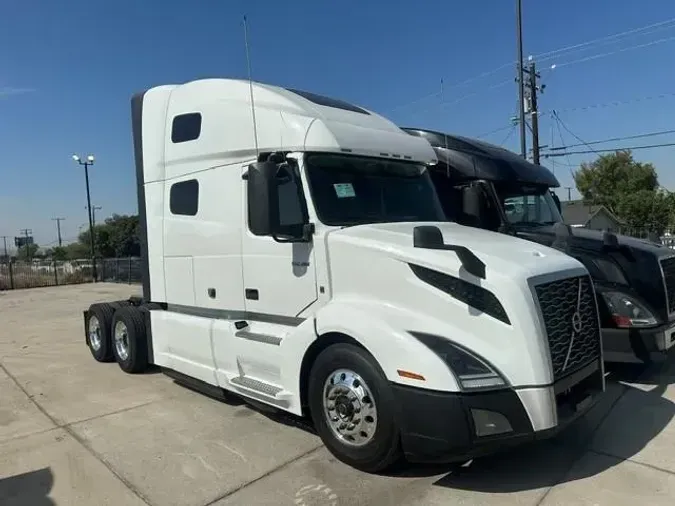 2022 Volvo VNL64T760