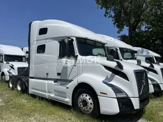 2020 VOLVO VNL64T760