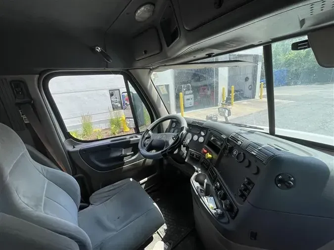 2009 FREIGHTLINER CA12562DC