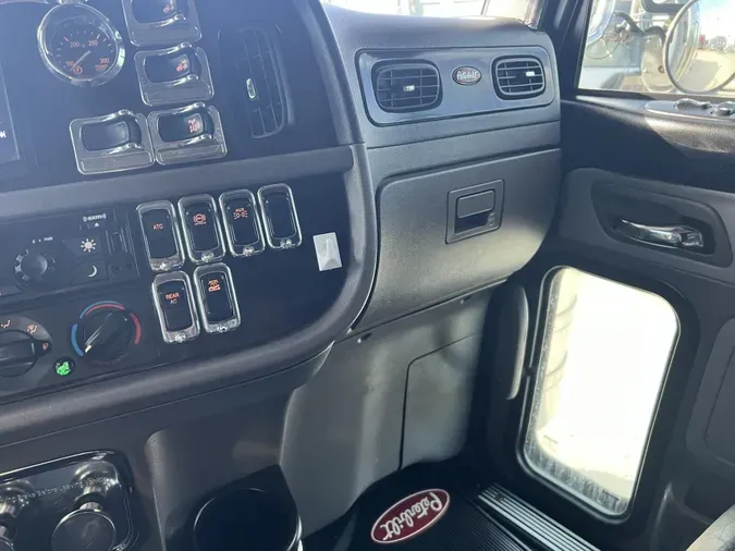 2020 Peterbilt 389