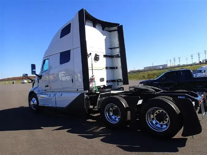 2025 VOLVO VNL64T860