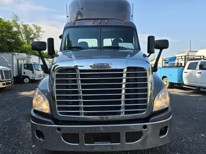 2018 FREIGHTLINER/MERCEDES CASCADIA 125